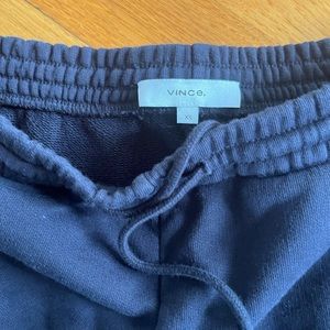 Vince Essential Joggers in black